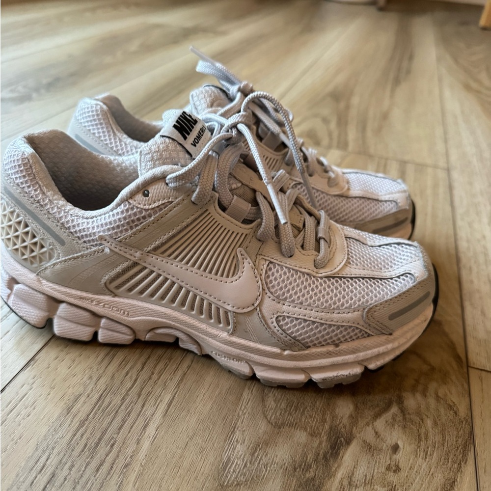 Nike Women's White and Gray Sneakers